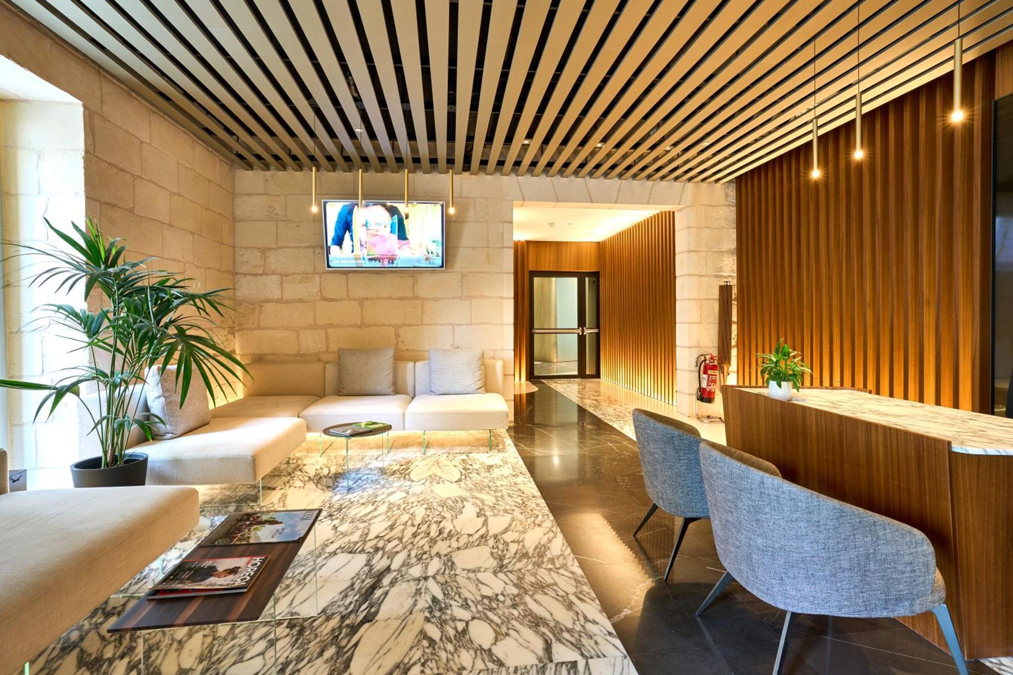 شقة Mercury Tower With Stunning Sea Views *